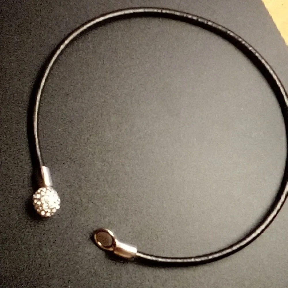 Vintage Black Leather and Silver Crystal Choker Necklace - Picture 4 of 5